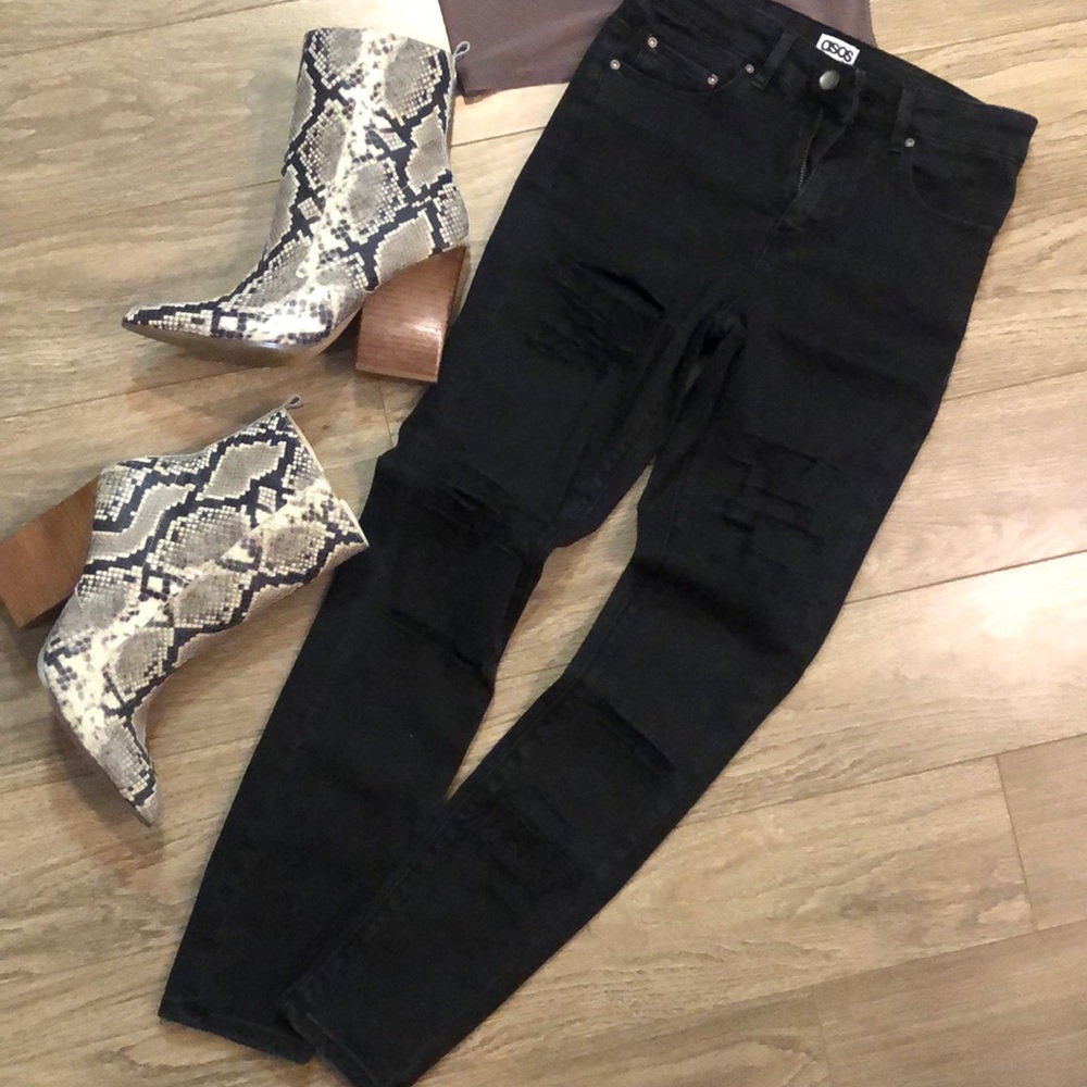 Black shredded high waisted jeans
